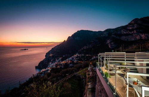 VILLA LA TAGLIATA spectacular jacuzzi tub amazing view and private parking garage - Photo 3