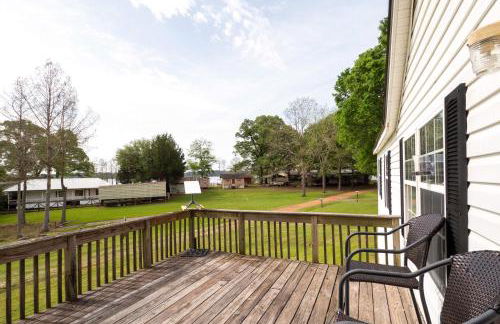 Lakefront Many Vacation Home with Deck and Views - Foto 34