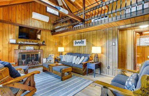 Less Than 1 Mi to Lake Cabin with Hot Tub in Greentown! - Foto 5