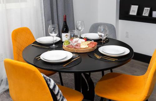 Spacious Luxury Villas in the heart of LA! Free parking and Jacuzzi - Photo 77