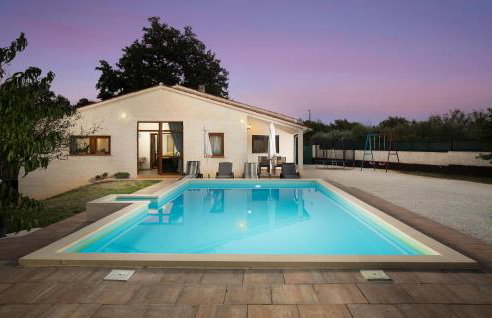 Three-Bedroom Holiday Home In Divsici - Foto 1