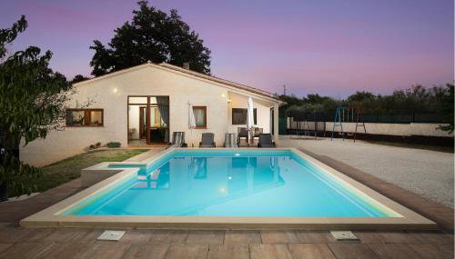 Three-Bedroom Holiday Home In Divsici - Foto 1