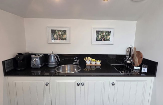 Sandstone Suites - Photo 12