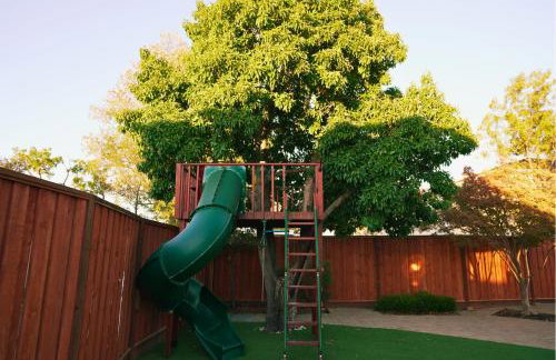 Cheerful 3BR Bar, Jacuzzi & Kids Treehouse - Foto 3