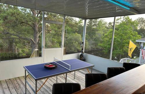 Bay Breeze Bliss-Hot Tub, Bar and Canal 5mi to Beach - Foto 41