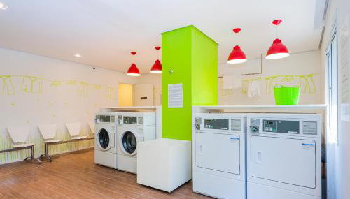 BHaus Morumbi IN Jardim Sul - Apartamento 50m2 com Varanda e Linda Vista 19o andar - Cama Queen - Academia - Piscina - Lavanderia - Próximo ao Shopping Jardim Sul - Vaga de Garagem - Acomoda 2 adultos e 1 criança - in4 - Foto 4