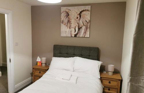 Family Friendly I Pets Welcome I Short Walk to Railway Station I 10min Drive to Safari Park - Foto 26