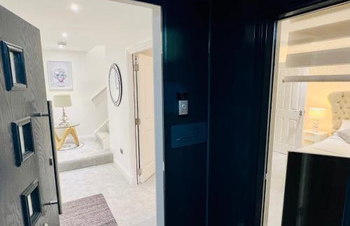 DESIGNER HOUSE - University of Glasgow / Central Glasgow 'Hillhead' West End G12 - Luxurious & Contemporary Detached House / Terrace / Garden / 'electric car charging' Garage Parking - Foto 53