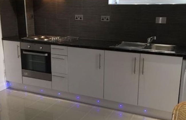 Small Modern Comfortable 2 Bedroom Apartment - Cmyr - Foto 36