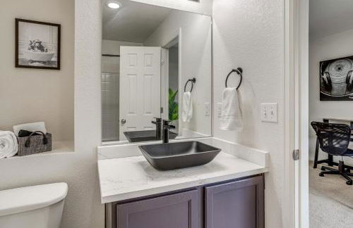 6 Mi to DIA Denver Home with Fenced Yard and Fire Pit - Foto 19