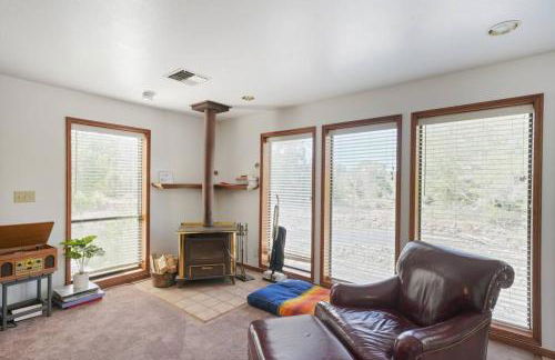 Mountain Home w/ a River in Back - Close to Skiing - Foto 31