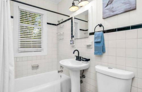 Tropical Estate w/ Guesthouse & Pool. Sleeps 8! - Foto 29