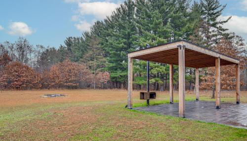Walk to Lake! Modern Wisconsin Home with Patio - Foto 2