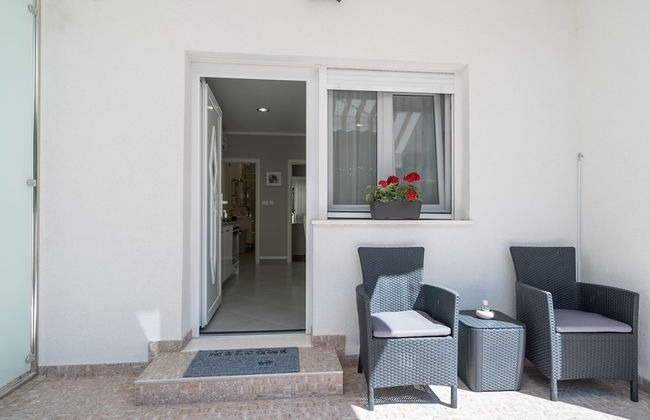 Drop In Split Suites - Photo 24