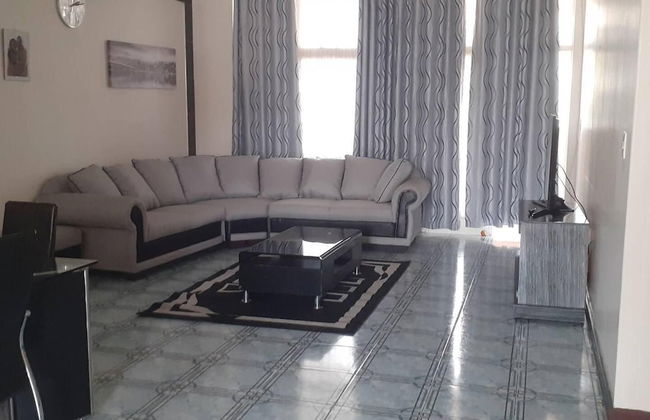 Spacious Executive Holiday Apartment In Bulawayo - Photo 13