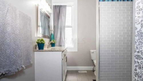 Jungle House Columbus Downtown Free Parking Sleeps 8 - Near Convention Center & Nationwide Arena - 2BR Short North Luxury Home - Over 5,800 Five Star Stays - Foto 3, Shower