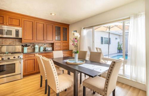 Stunning 4 Bedroom 1 Level- Pool, Spa, Grass Yard, Fire Pit, Garage, BBQ - Foto 27