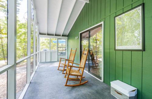 Modern w Fire Pit Deck, Grill & Hot Tub - Foto 28