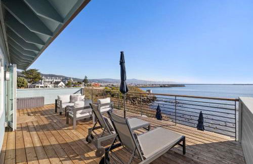 Experience the Pinnacle of Coastal Living at Harbour House - Foto 26