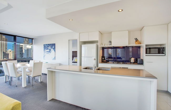 Mantra Circle on Cavill - Photo 34