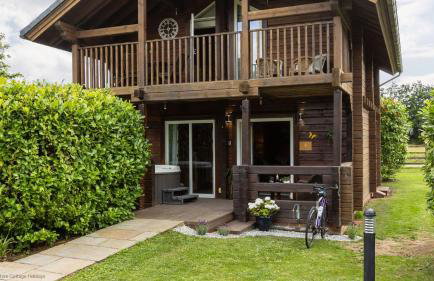 Lake View Lodge with Hot Tub - Foto 1