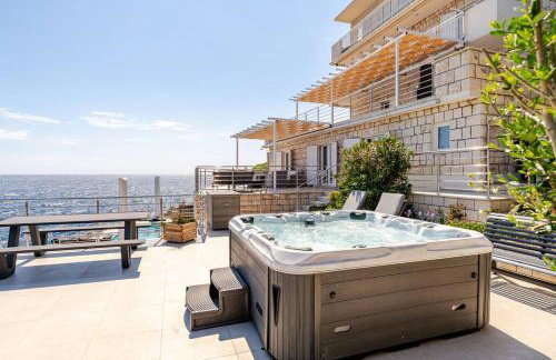 Blue Views Villa with Heated Pool and Jacuzzi - Photo 49