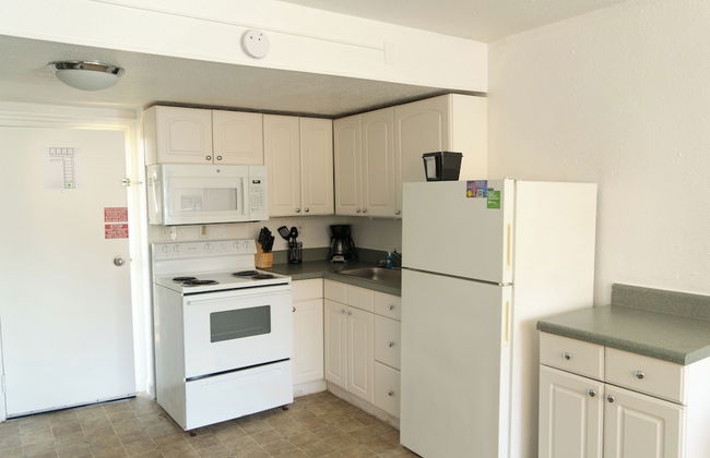 Beach Club at Montego Inn - Photo 44