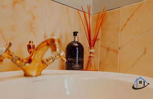 Unique Boathouse, detached free parking x4 cars - Foto 43