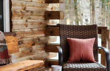 Stylish Forest Lodge with Large Hot Tub, Firepit and Fireplace minutes to Gore Mountain - Foto 58