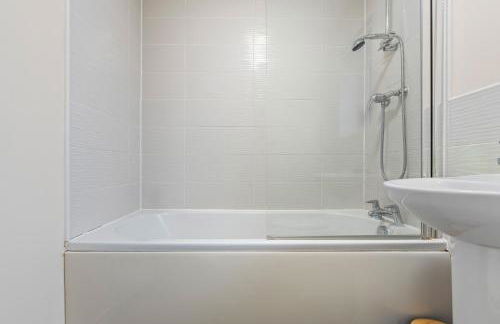 Spacious 4-Bed Home Near Cribbs & Bristol - Foto 9