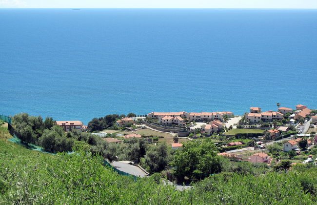 3 bedroom Apartment in Cipressa with swimming pool and garden - Photo 31