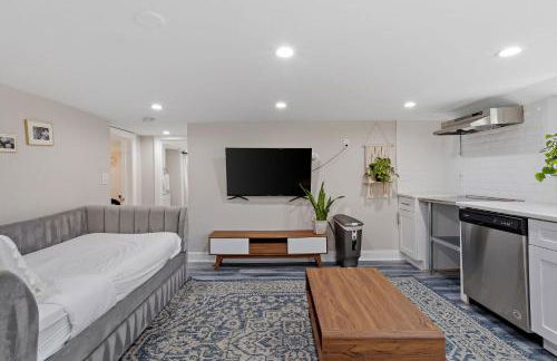 Beautifully Renovated 6BR 2BA 2 Blocks to Beach - Foto 58