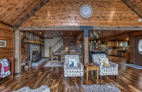 Luxury Lakeside Mountain Escape with Wraparound Deck Near Terra Alta, West Virginia - Foto 14