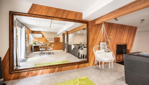 Kirkland Oasis Chic Basement Retreat with Hot Tub - Foto 1