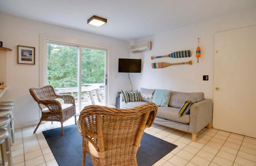 Deck and Grill, Walk to Beaches! Falmouth Retreat - Foto 5