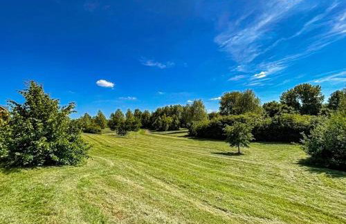 Stylish Apartment with Balcony, Free Parking, Fast Wifi and Smart TV with Sky and Netflix by Yoko Property - Foto 24