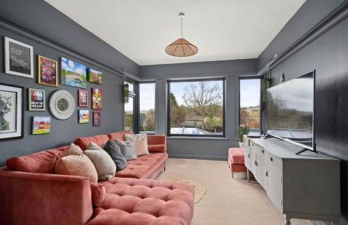 Gilmore House - 5 Bedroom Victorian Home with Hot Tub - Photo 21