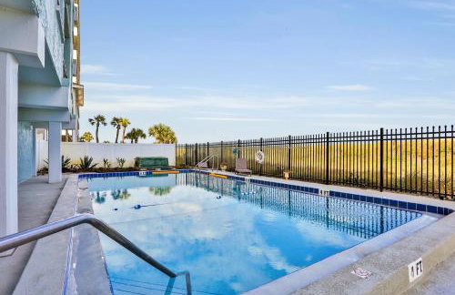 Oceanfront condo with pool, amazing view, balcony & beach access - Foto 24