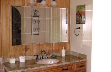 Lake Escape to an Elegant 4 Br Home - Foto 24