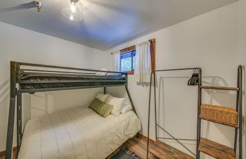 Bonners Ferry Cabin with Wraparound Deck and Views! - Foto 17