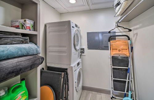 Balcony and Lake View Modern Condo in Monkey Island - Foto 19