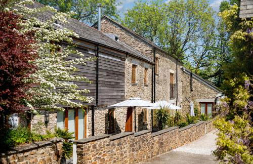 Corn Barn at East Trenean Farm -Luxury Cornish Barn Conversion sleeping 8 with hot tub, private garden, rural views and EV facilities - Foto 11