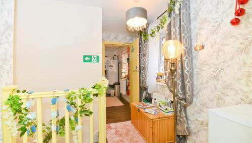 3 Bed House - Sleeps 7 - Parking - Wifi - Foto 3