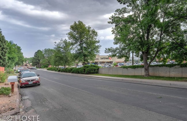 1 Br70's Inspired Comfy Condoclose to Broadmoor - Foto 22