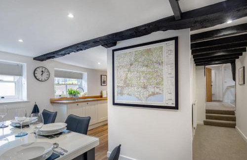 Stylish 2-bed 16th-century apartment in Petersfield town centre, - Foto 14