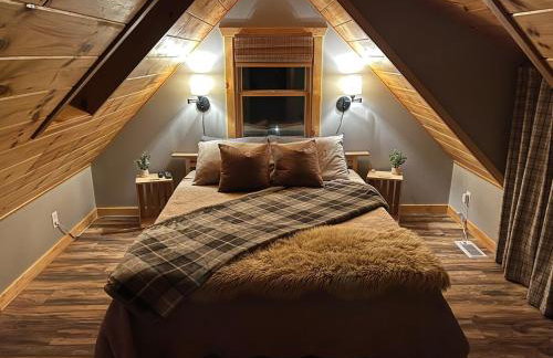 Cabin in the woods with fire pit and porch - Foto 33