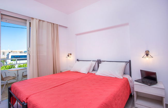 Stay Helios - Aparts & Pool Suites - Photo 17