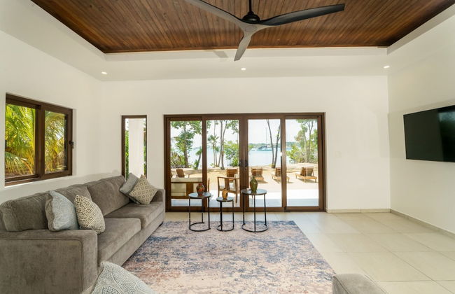 NEW Oceanfront 5 Bedroom Private Island Villa - Foto 6