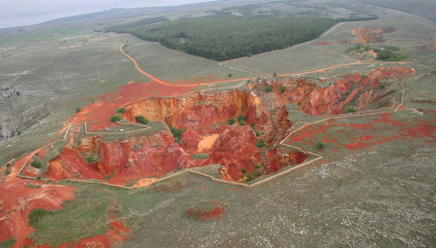 Admirez les mines de bauxite des Pouilles