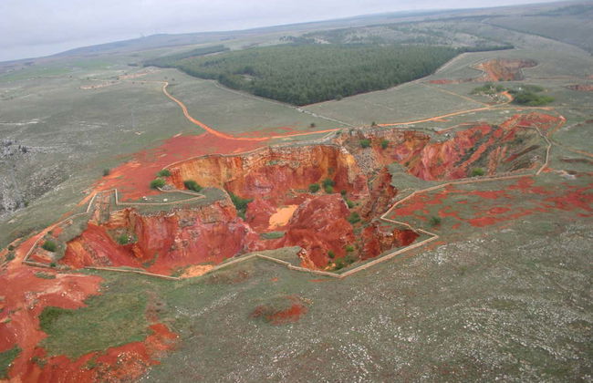 Hiking to the Bauxite Mines of Apulia - Photo 4